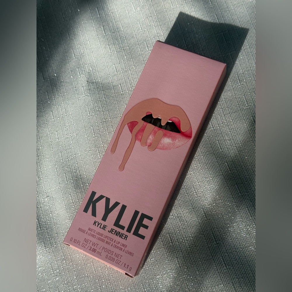 Kylie Jenner Matte Liquid Lipstick & Lip Liner Kit 700 Bare New in Box
